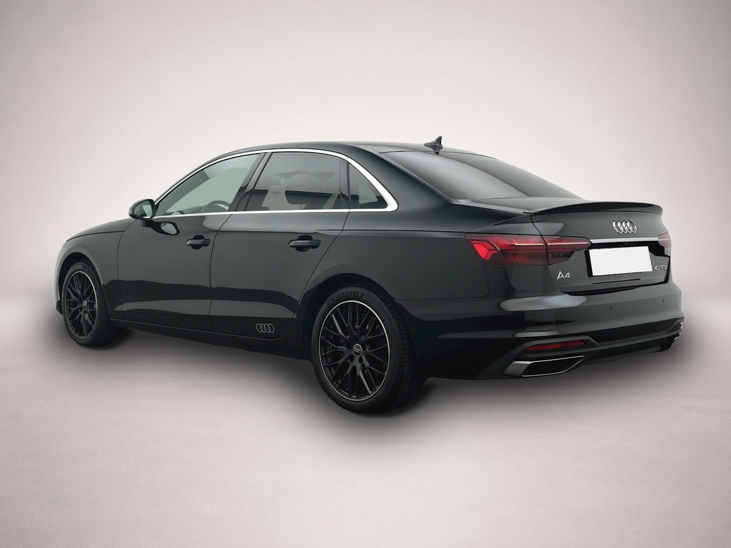 Audi A4 (06/2024, Benzin)