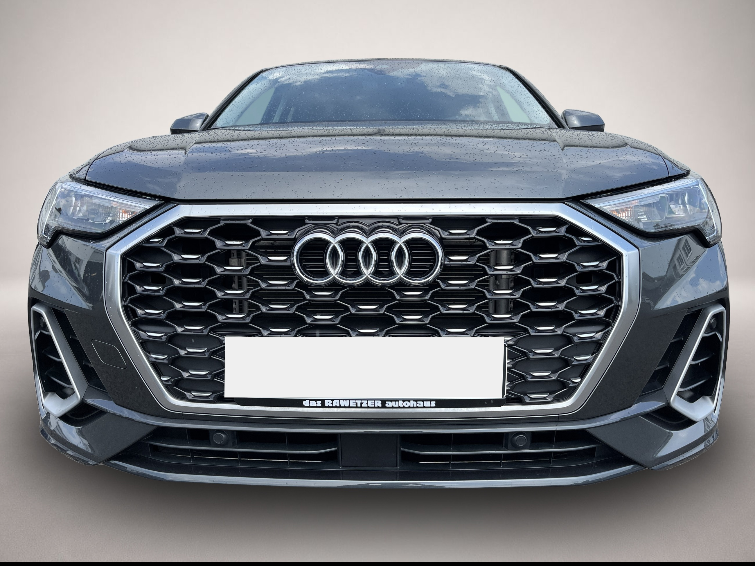 Audi Q3 (12/2022, Benzin)