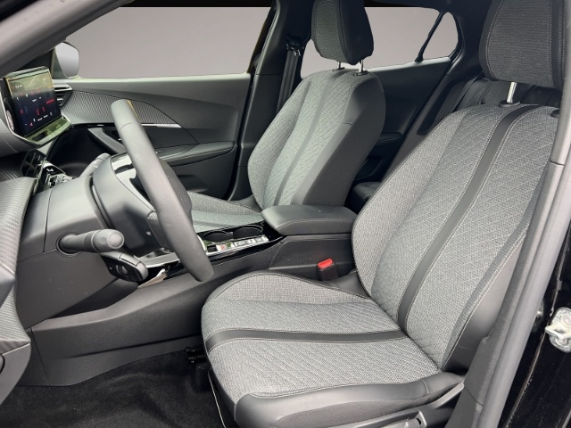 Peugeot 2008 (06/2025, Benzin)