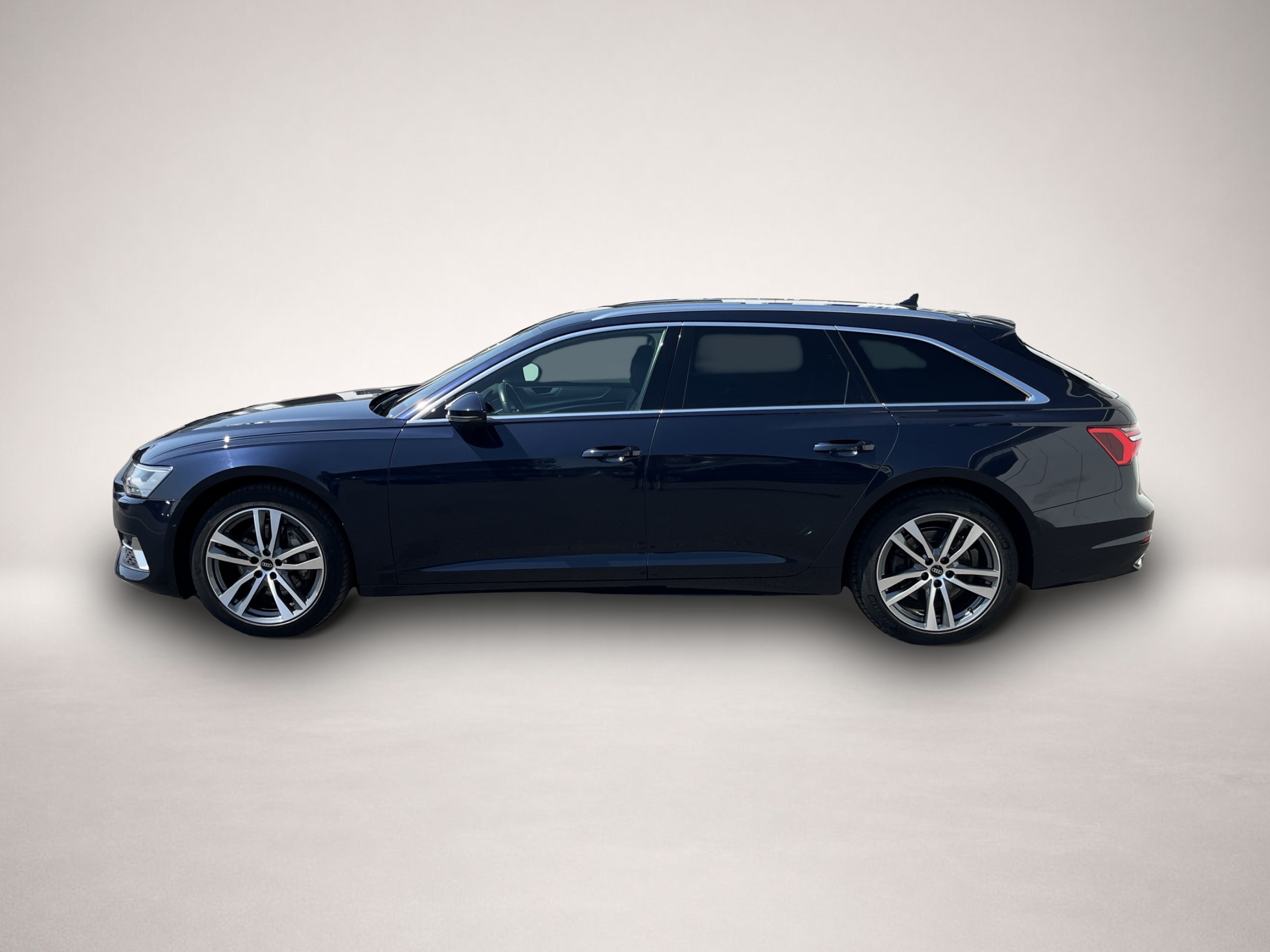Audi A6 (09/2022, Benzin)