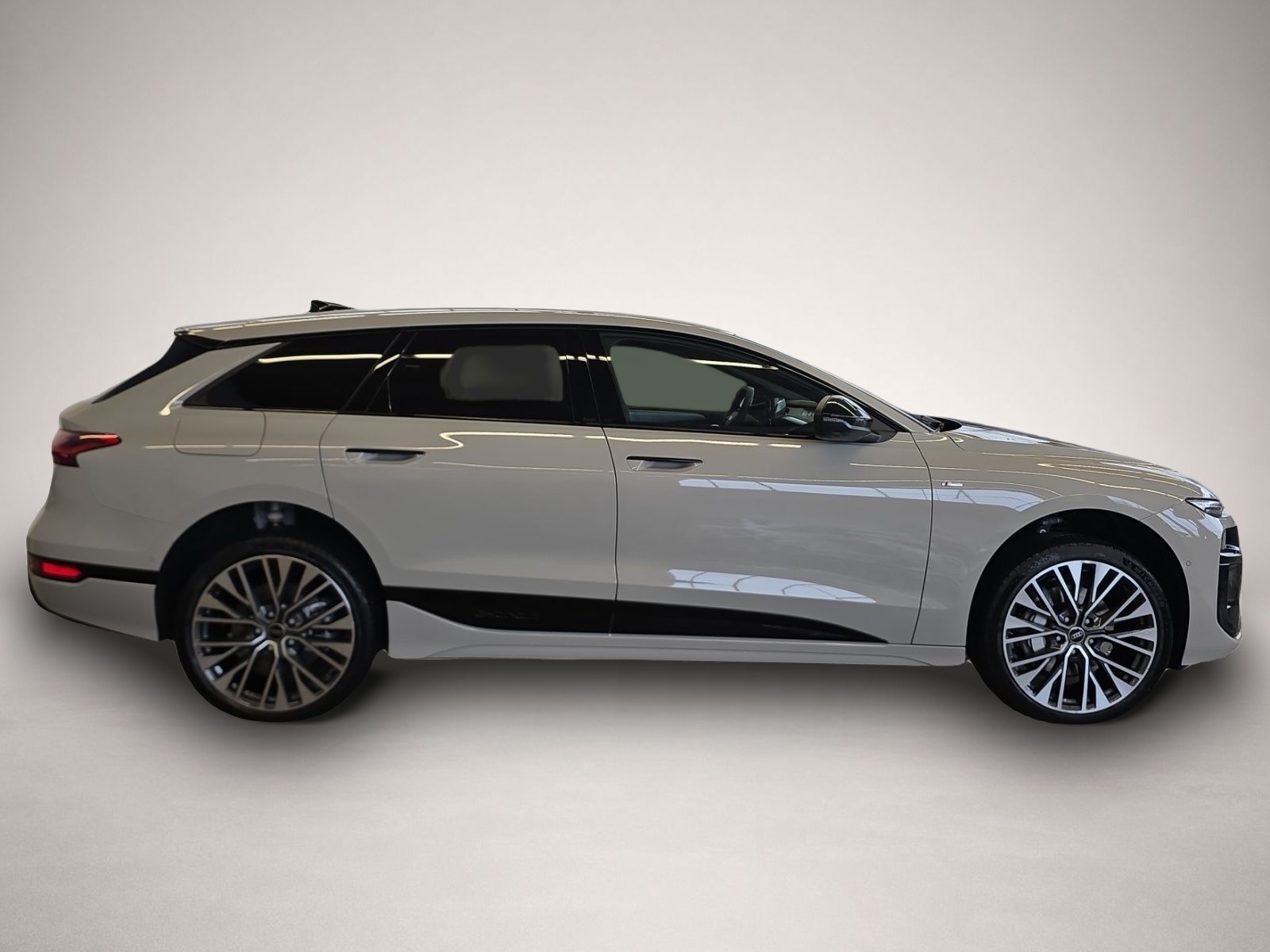 Audi e-tron (02/2026, ELECTRIC)