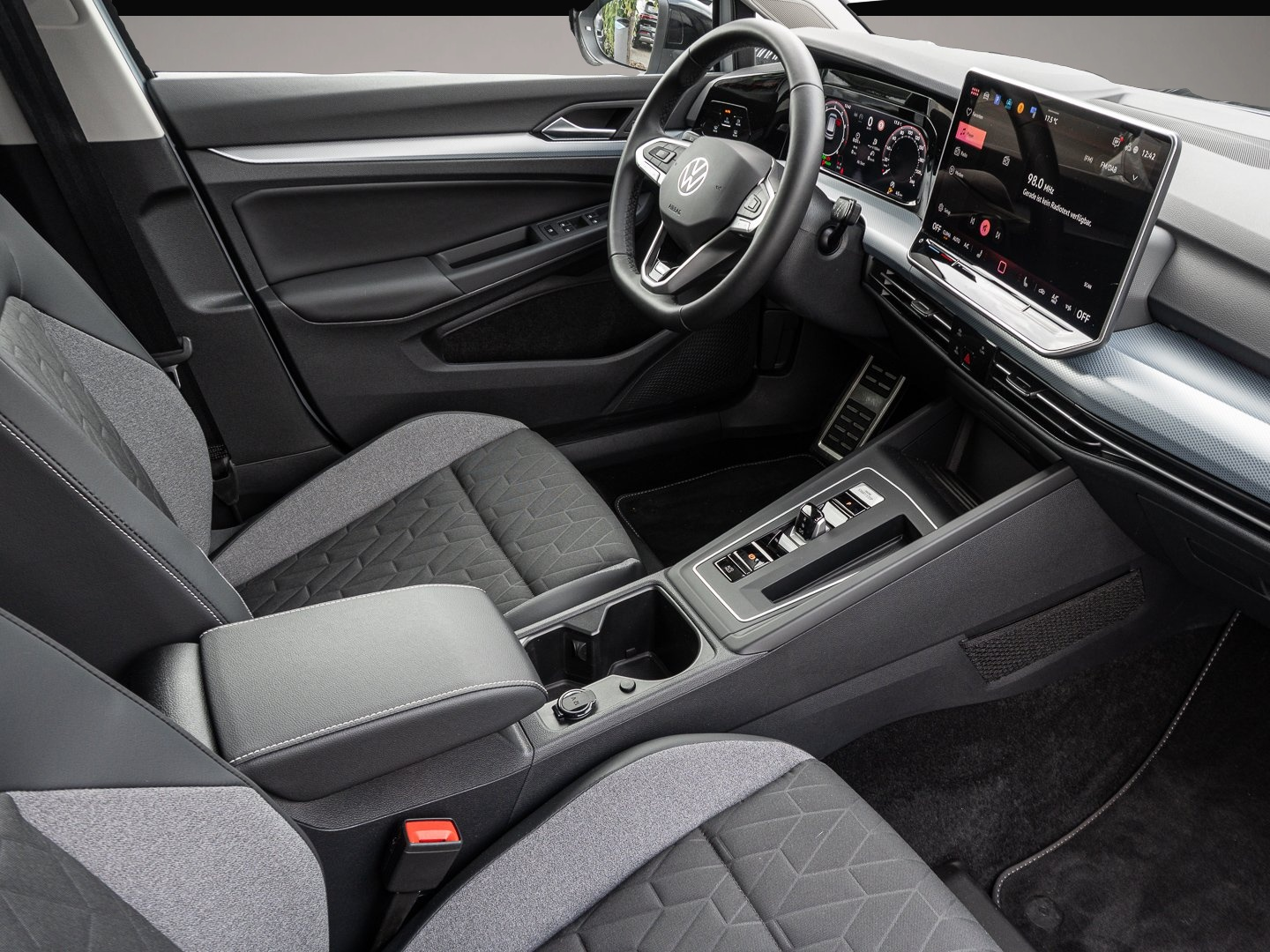 Volkswagen Golf (09/2025, Benzin)
