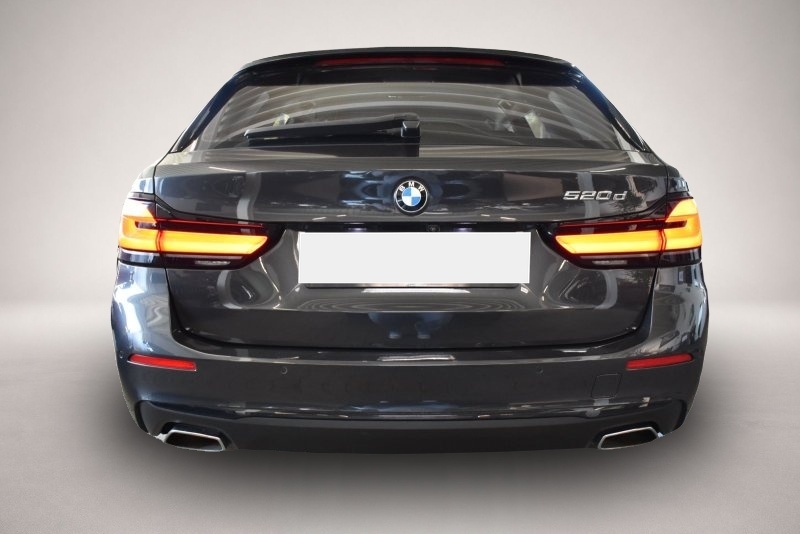 BMW 520 (03/2021, )