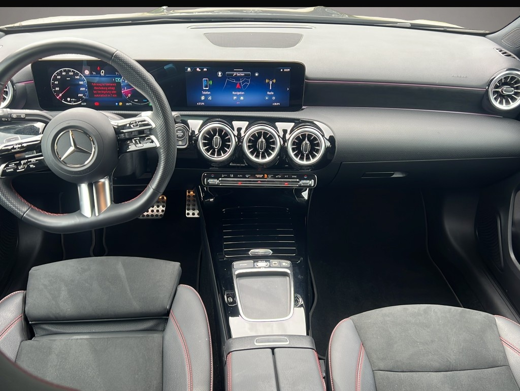 Mercedes-Benz A 180 (06/2025, Benzin)