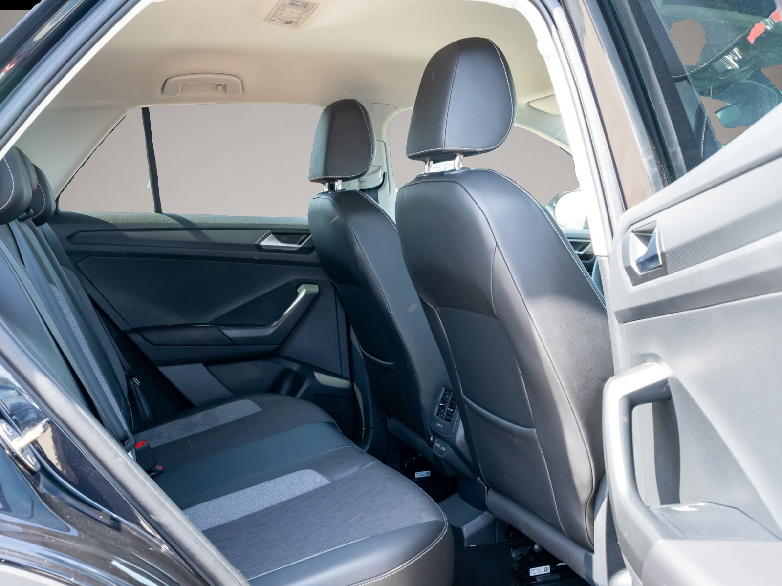 Volkswagen T-Roc (06/2025, Benzin)