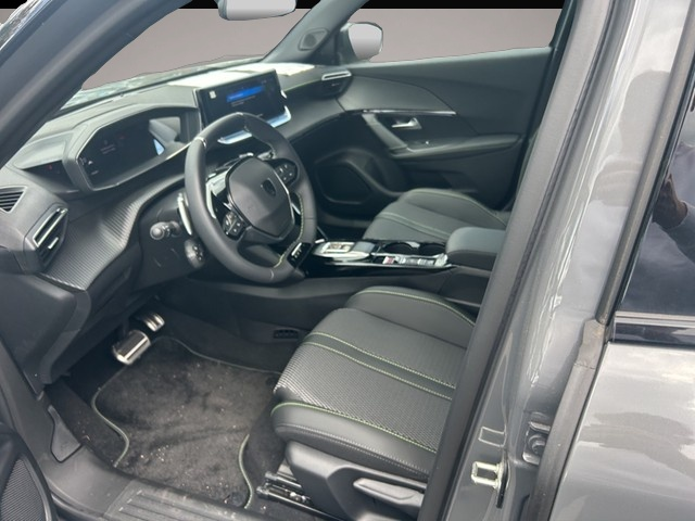 Peugeot 2008 (10/2025, Benzin)