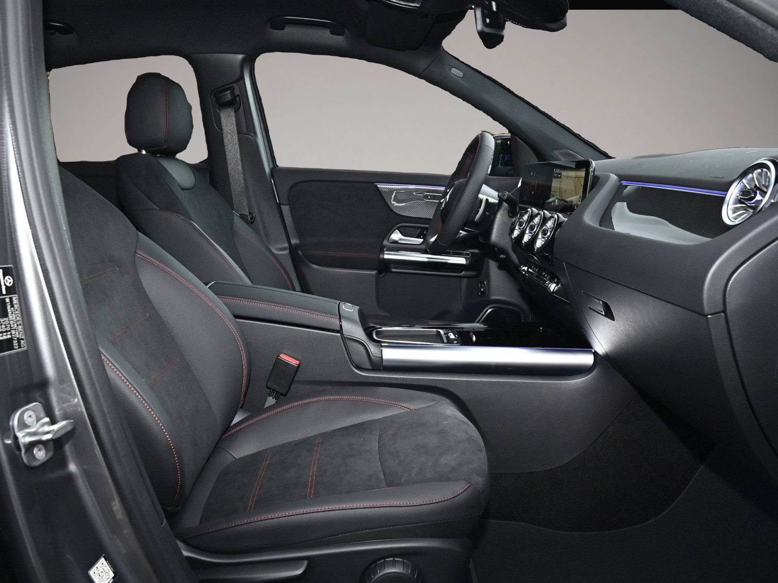 Mercedes-Benz GLA 180 (11/2025, Benzin)