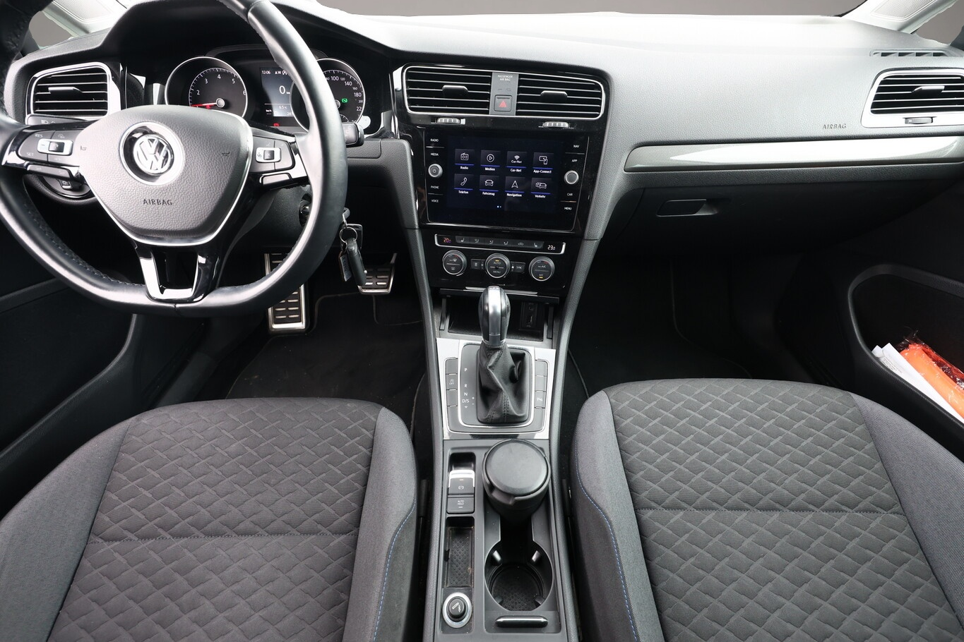 Volkswagen Golf (02/2019, Benzin)