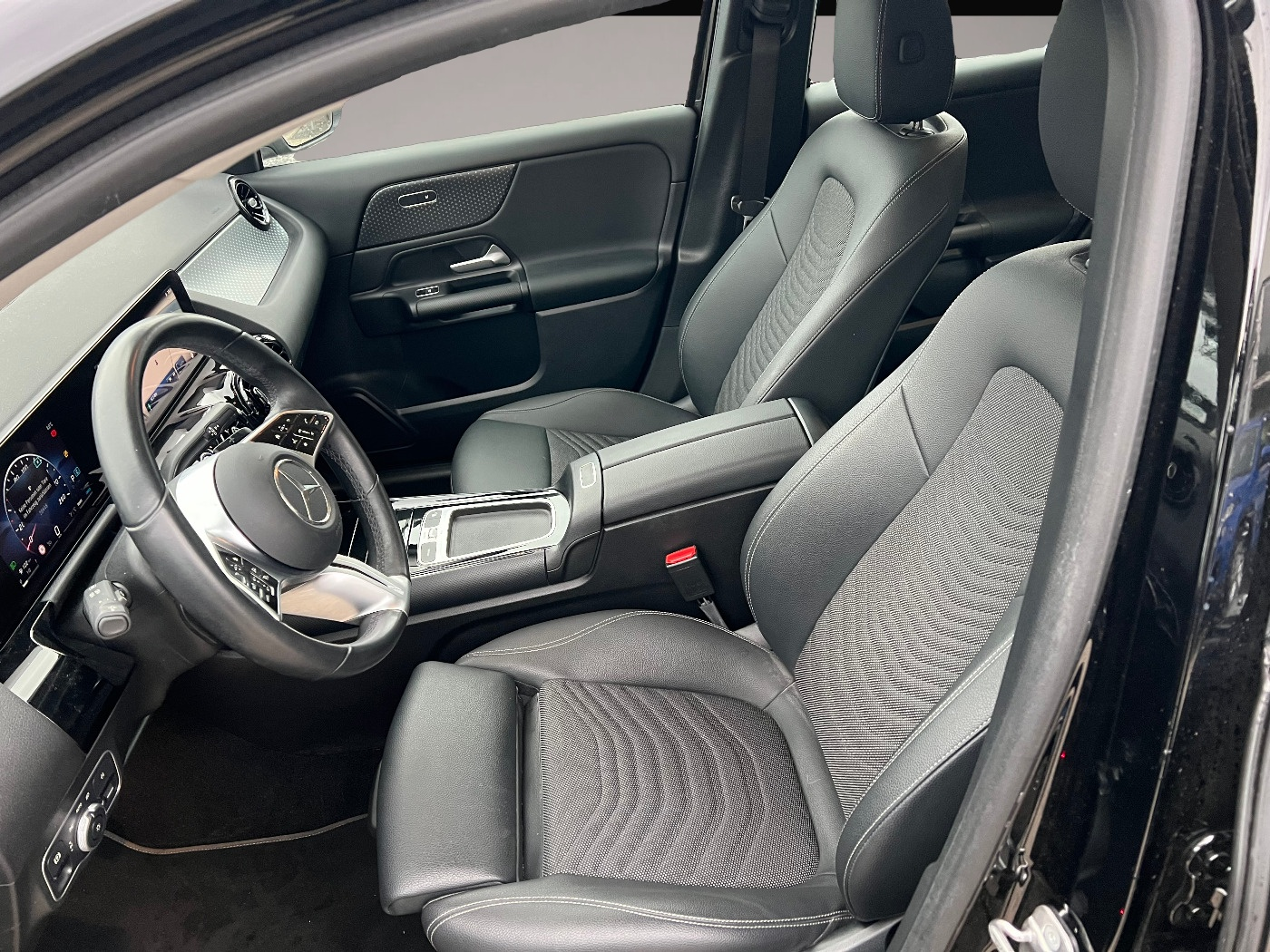 Mercedes-Benz GLA 180 (04/2024, Benzin)