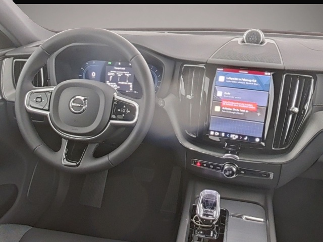 Volvo XC60 (05/2025, Benzin)