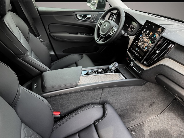 Volvo XC60 (06/2025, Benzin)