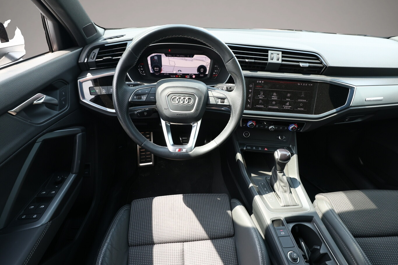 Audi Q3 (03/2023, Benzin)