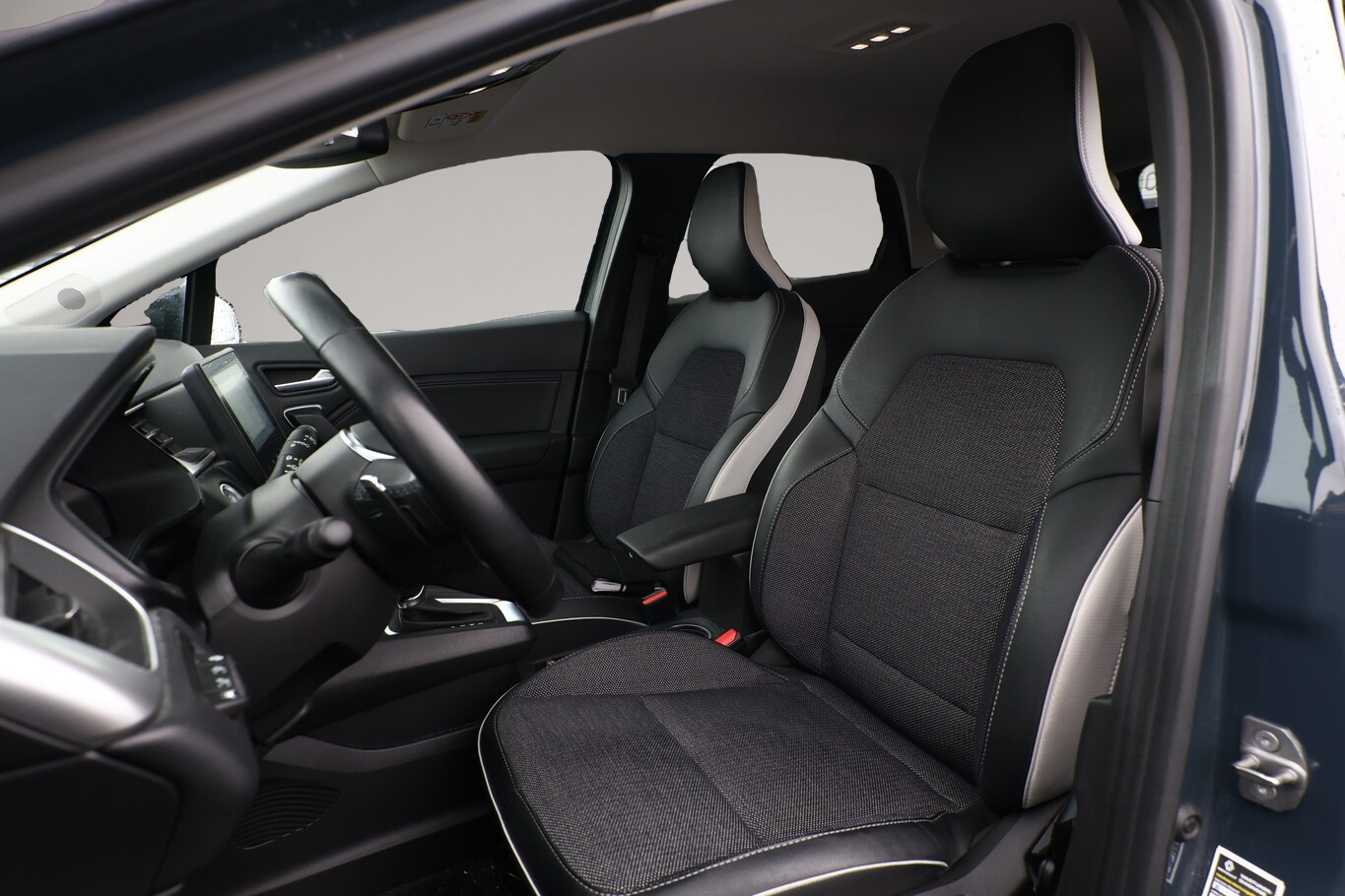 Renault Captur (04/2023, Benzin)