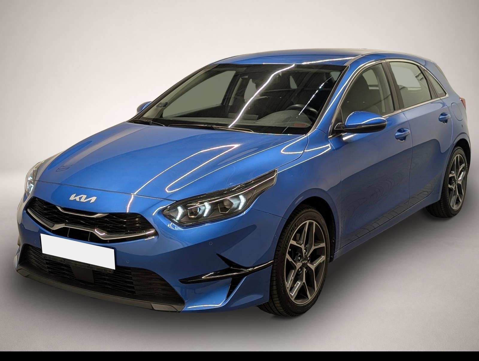 KIA cee'd / Ceed (10/2021, Benzin)