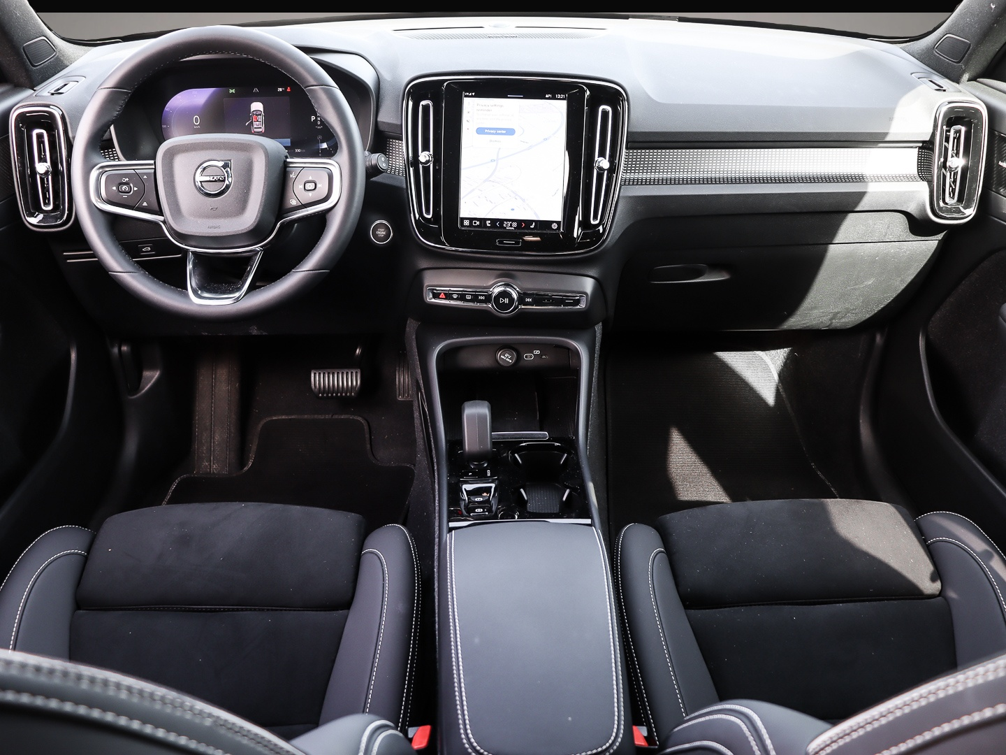 Volvo XC40 (11/2023, Benzin)