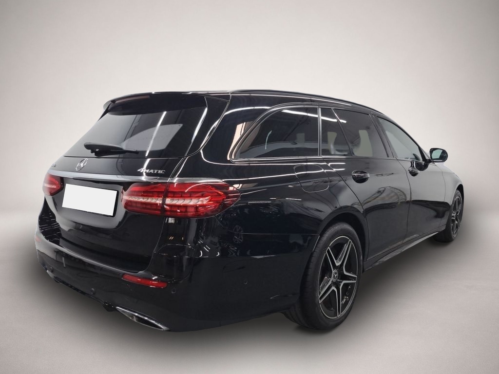 Mercedes-Benz E 300 (10/2022, )