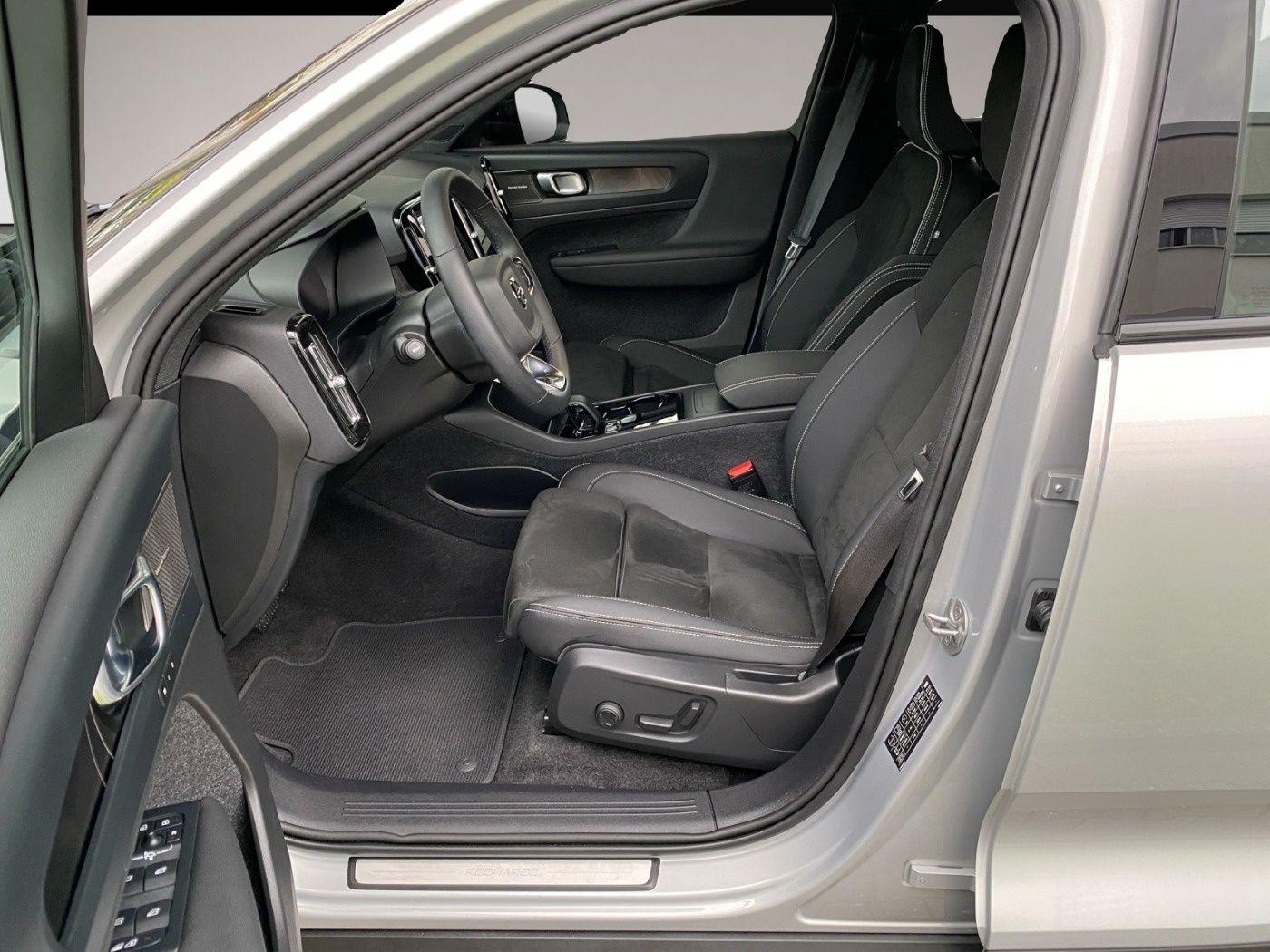 Volvo XC40 (11/2022, ELECTRIC)
