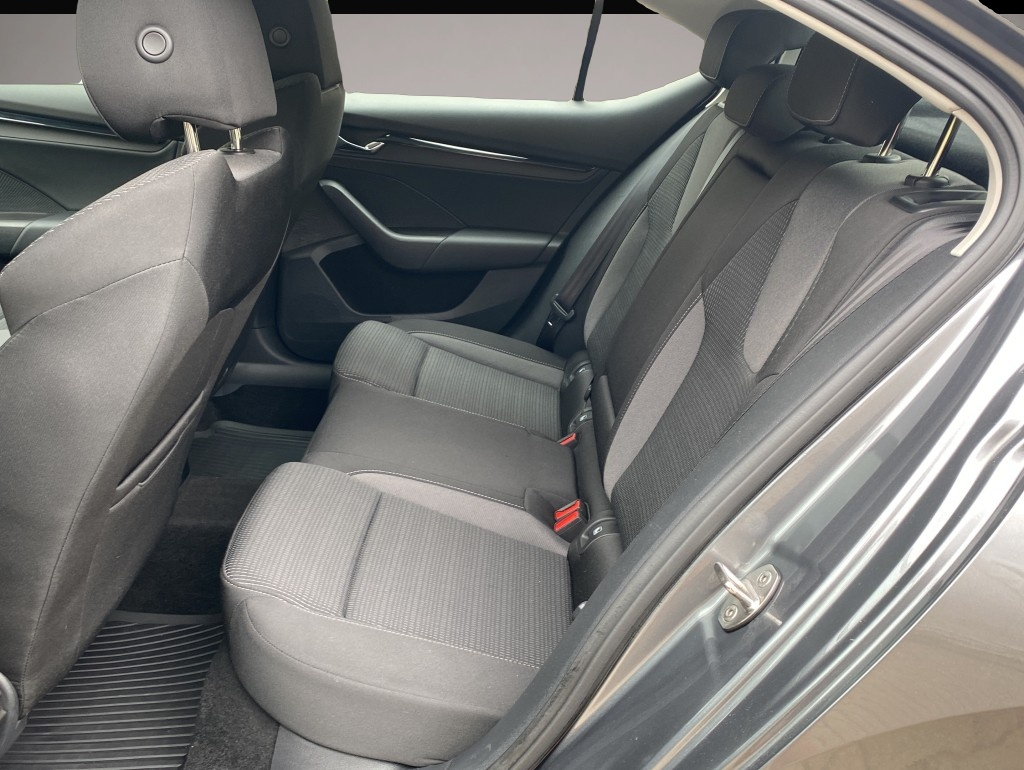 Skoda Octavia (06/2023, Benzin)