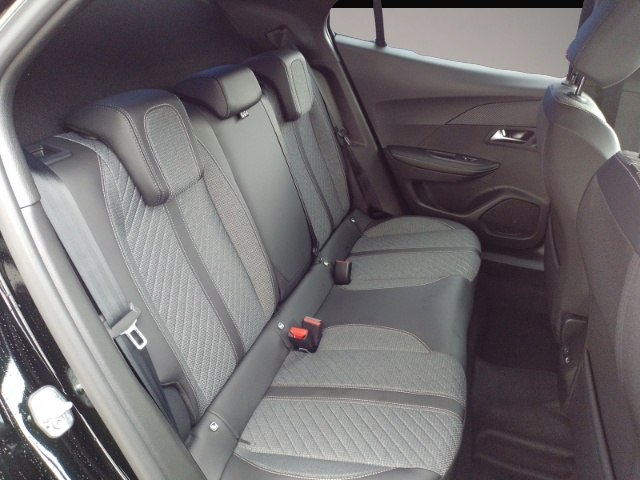 Peugeot 2008 (07/2025, Benzin)