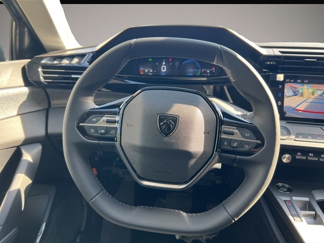 Peugeot 408 (10/2025, Benzin)