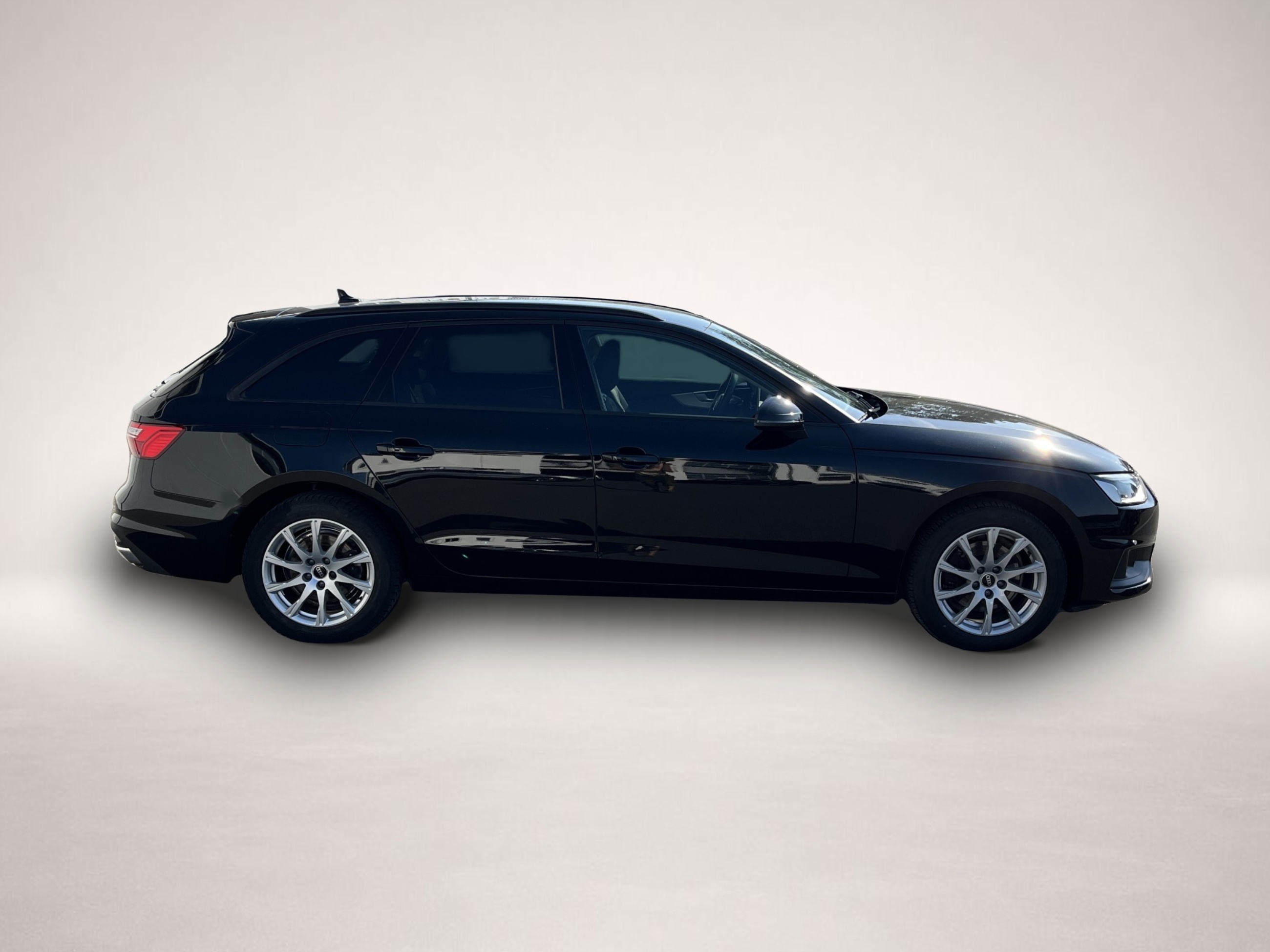 Audi A4 (08/2022, Benzin)