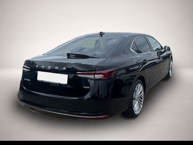 Skoda Superb (10/2025, Benzin)