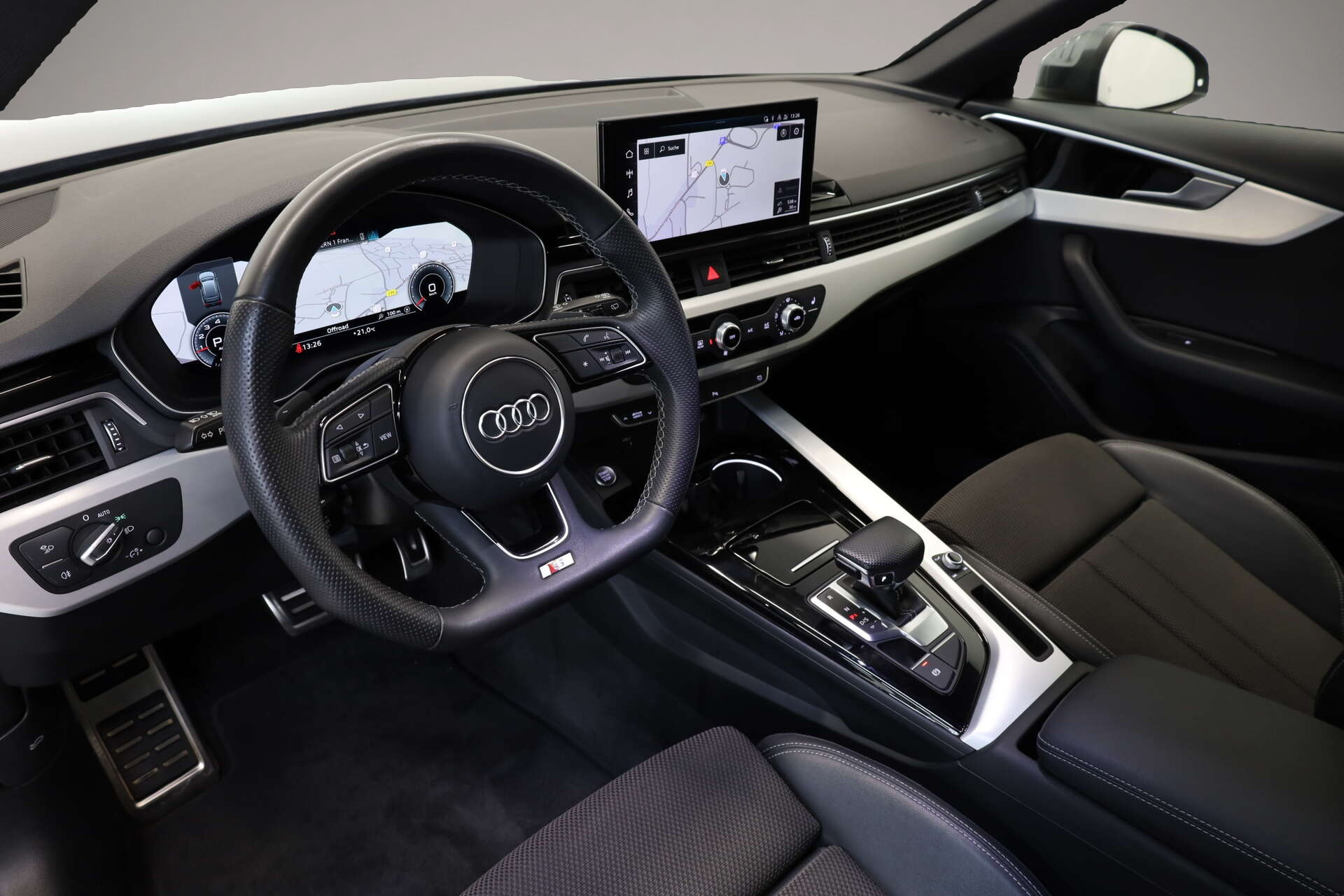 Audi A4 (03/2023, Benzin)