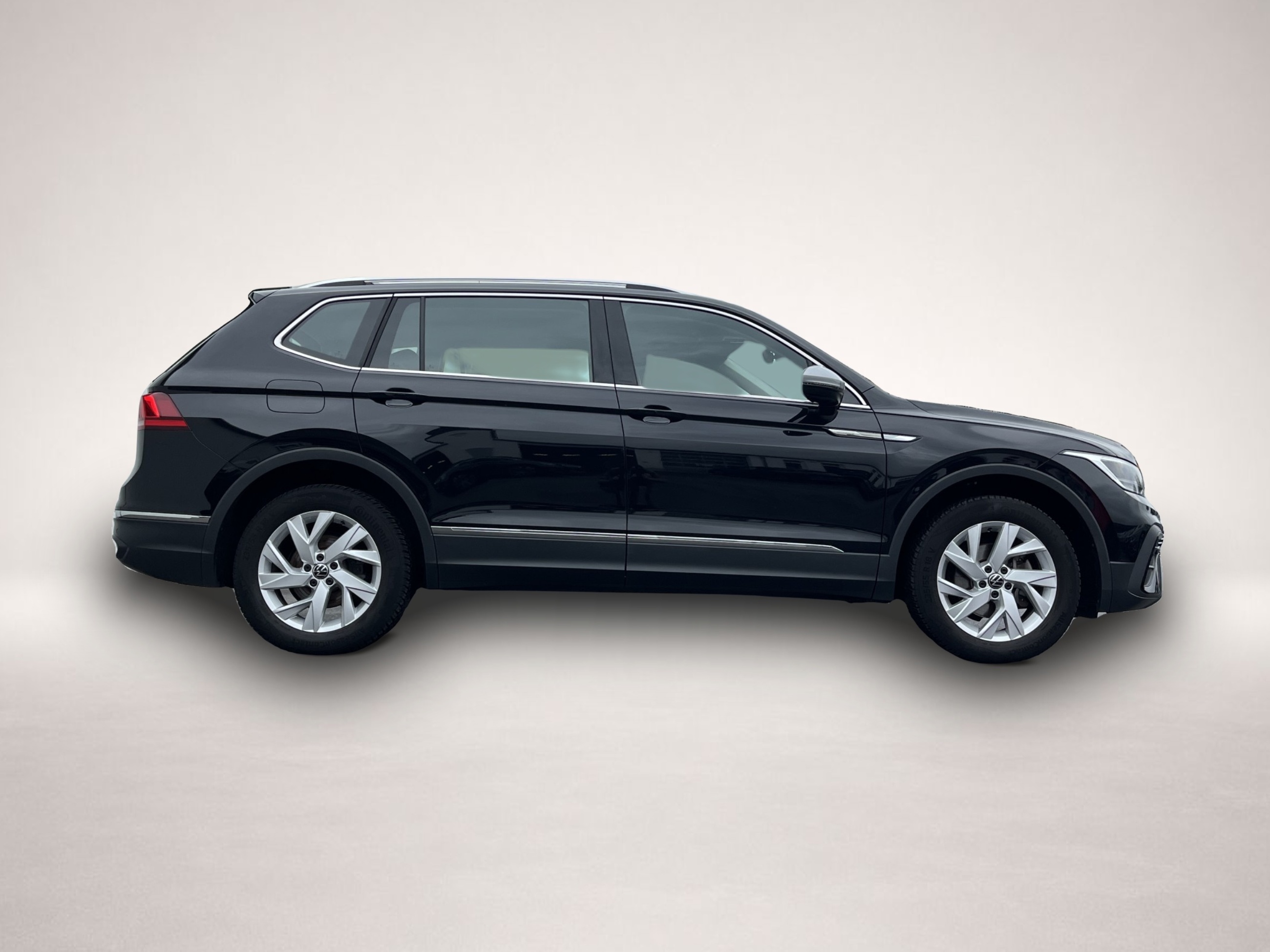 Volkswagen Tiguan Allspace (05/2025, Benzin)