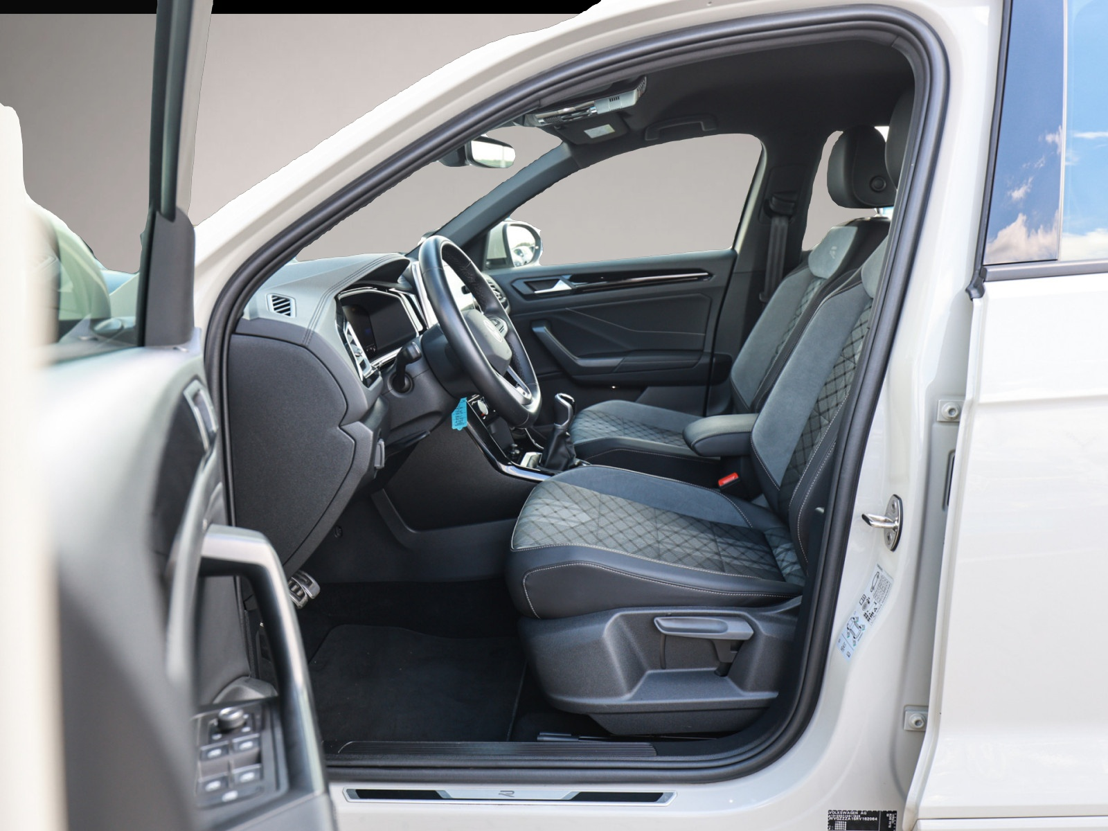 Volkswagen T-Roc (06/2024, Benzin)