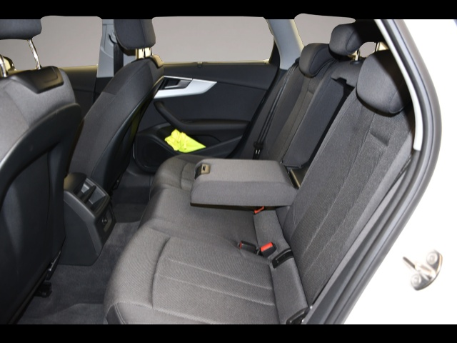 Audi A4 (06/2023, )
