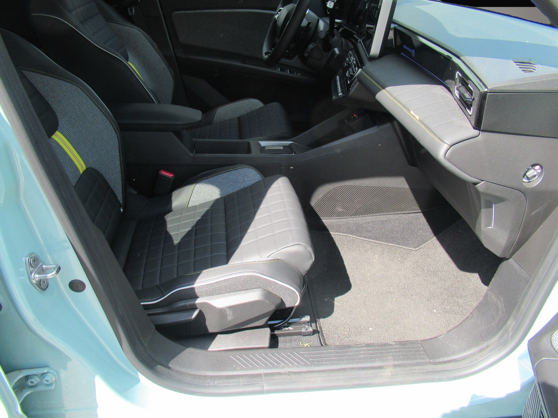 Renault R 4 (07/2025, ELECTRIC)