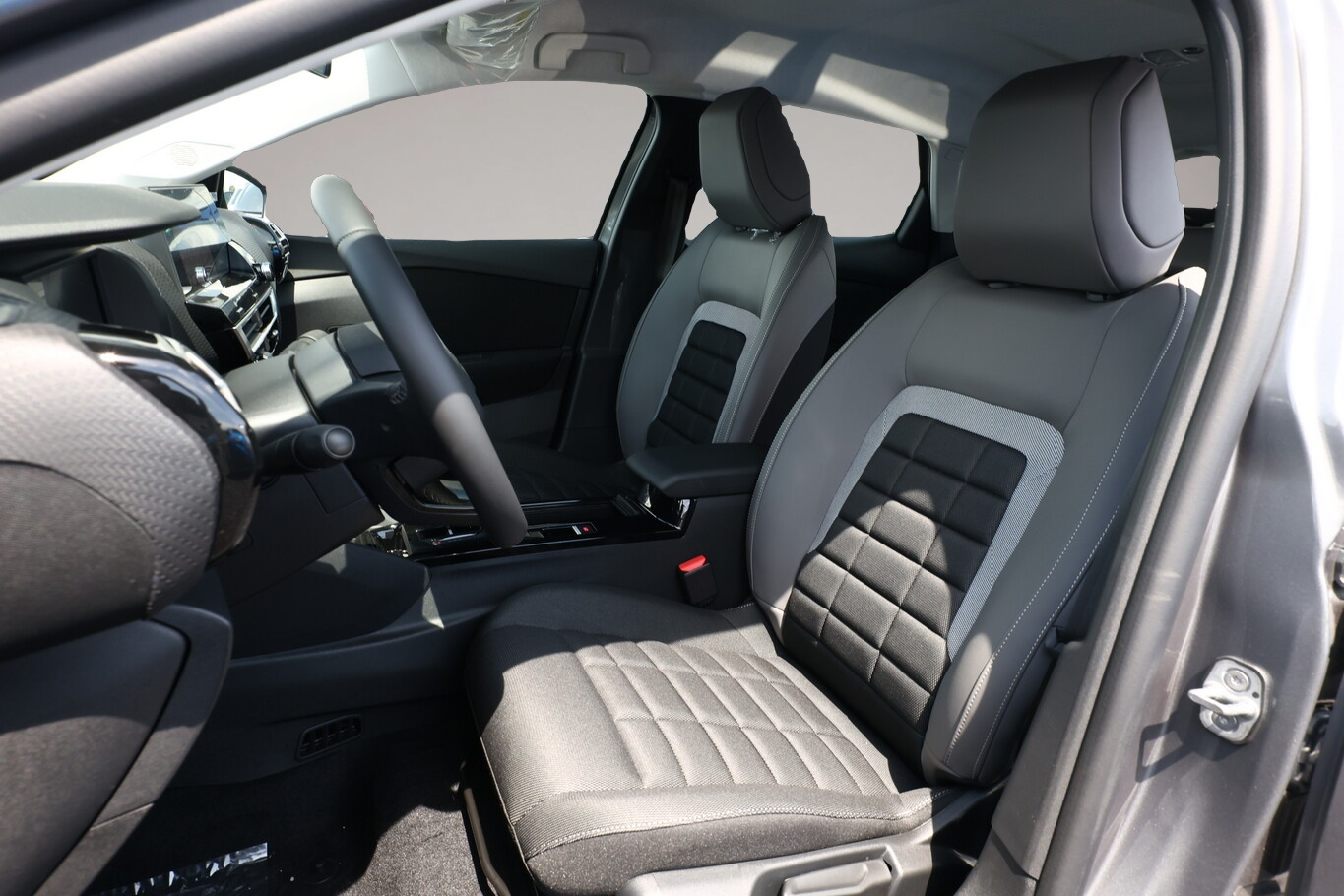 Citroen C4 (12/2025, Benzin)