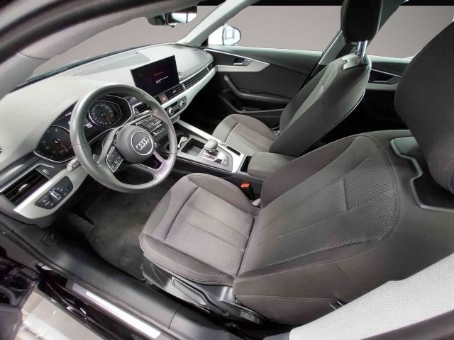 Audi A4 (07/2022, Benzin)