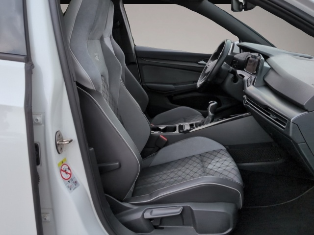 Volkswagen Golf (03/2023, Benzin)