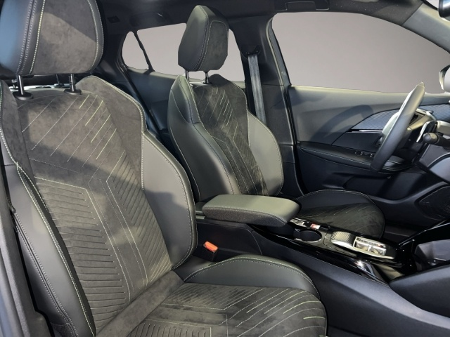 Peugeot 2008 (06/2025, Benzin)