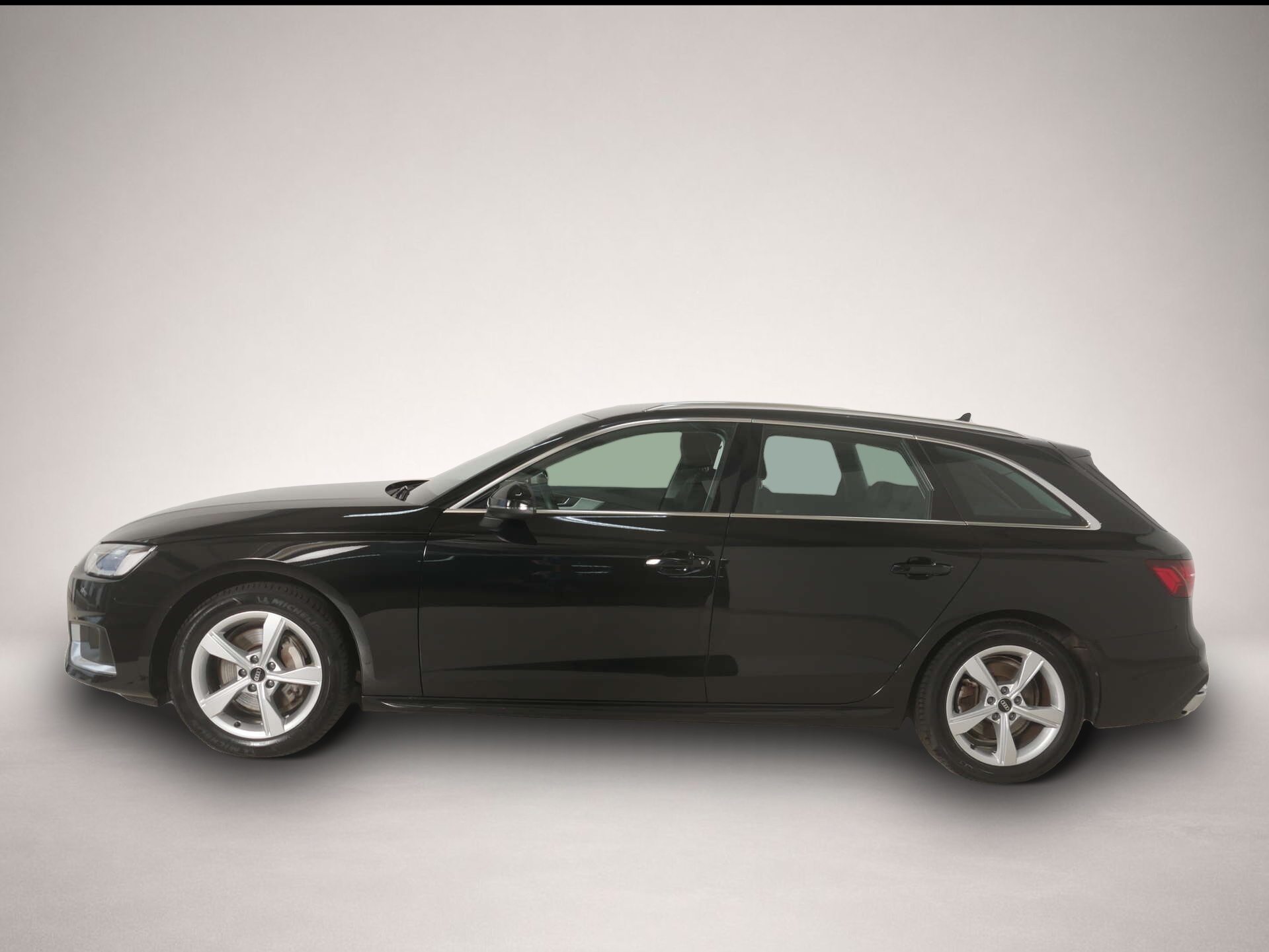 Audi A4 (07/2023, Benzin)