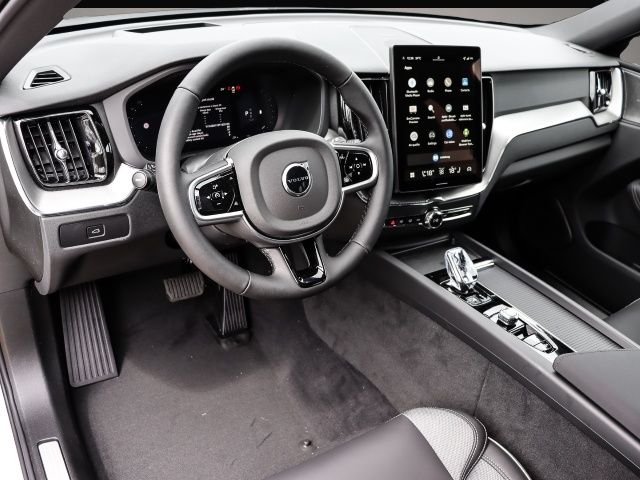 Volvo XC60 (07/2025, Benzin)