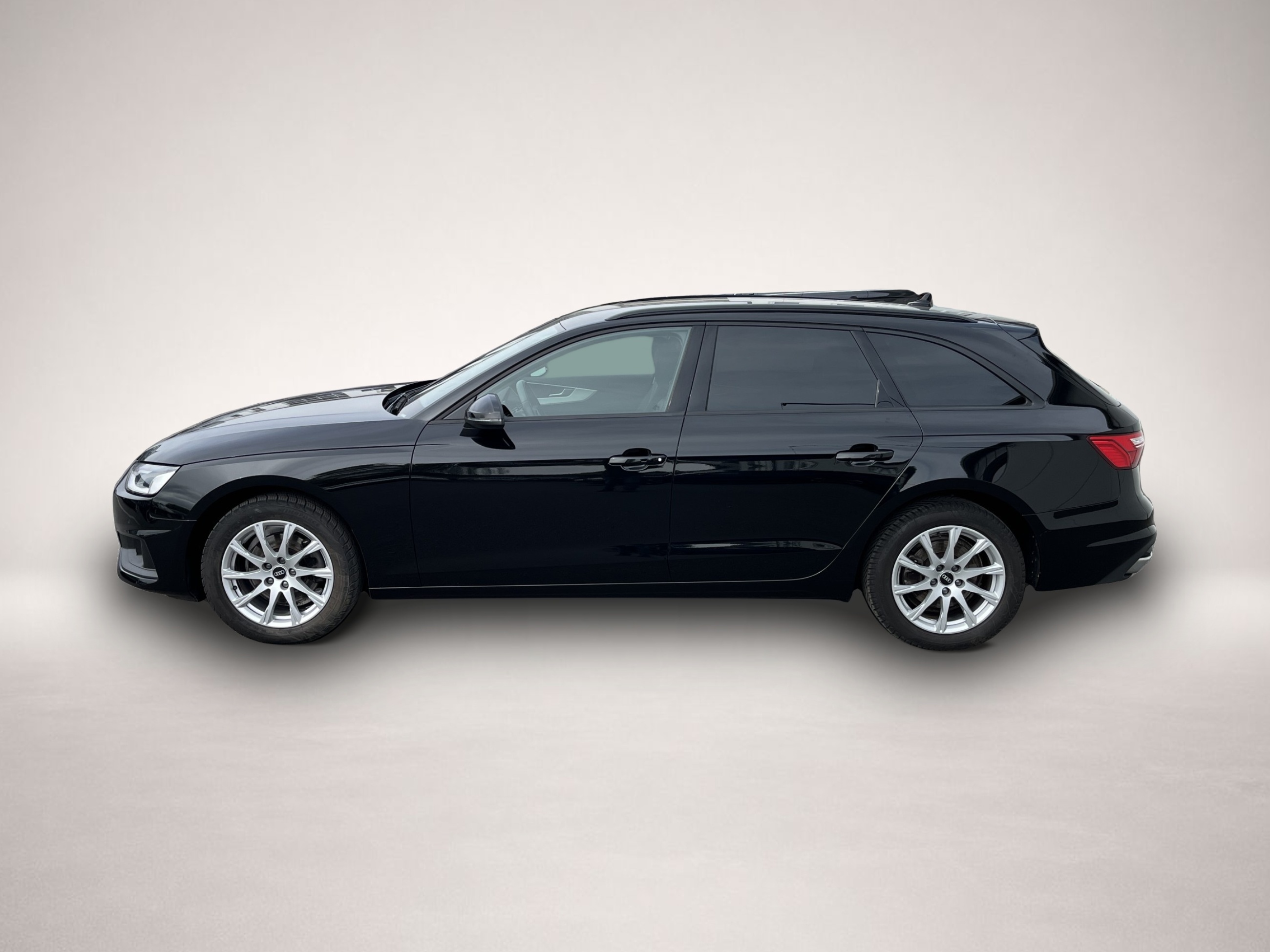 Audi A4 (08/2022, Benzin)