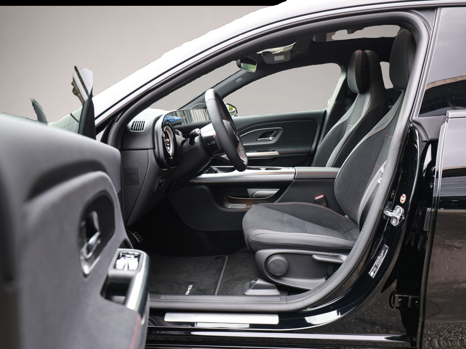 Mercedes-Benz CLA 180 (04/2026, Benzin)