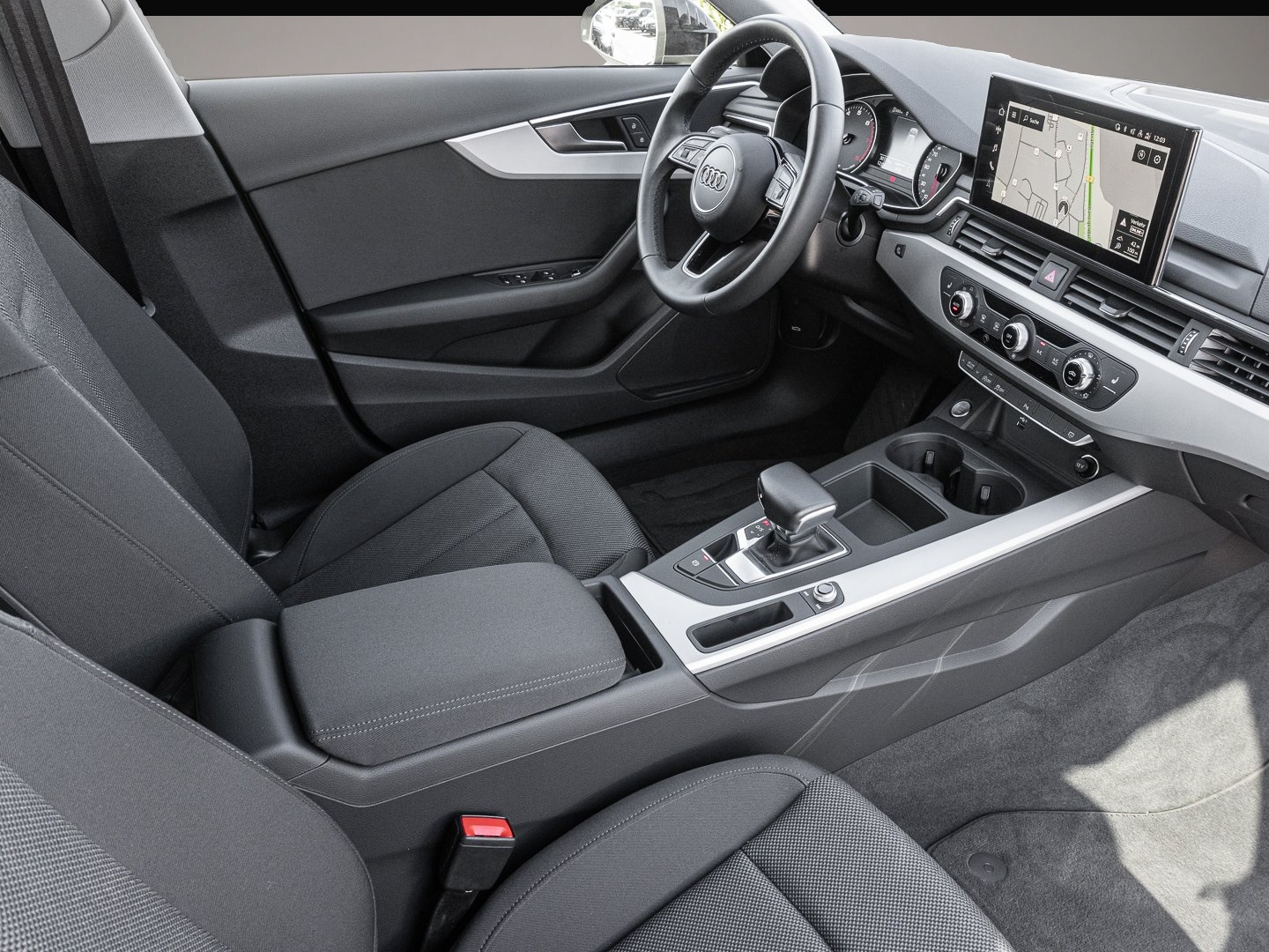 Audi A4 (01/2024, Benzin)