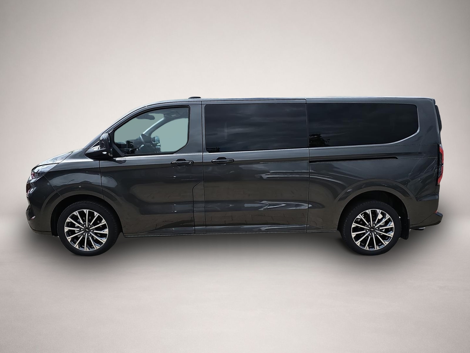 Ford Tourneo Custom (02/2026, Diesel)