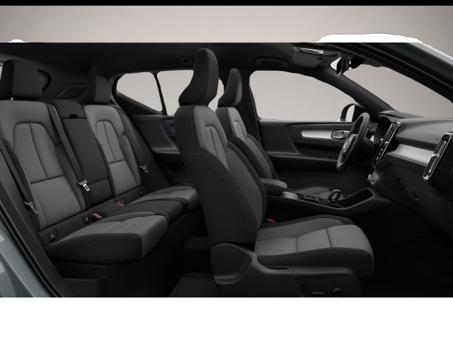 Volvo XC40 (05/2026, Benzin)