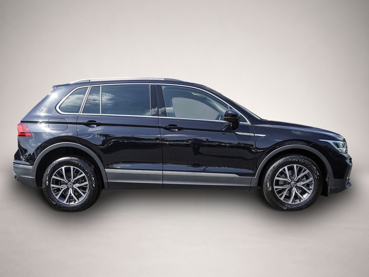 Volkswagen Tiguan (04/2023, Benzin)