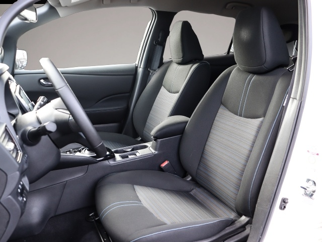 Nissan Leaf (12/2022, ELECTRIC)