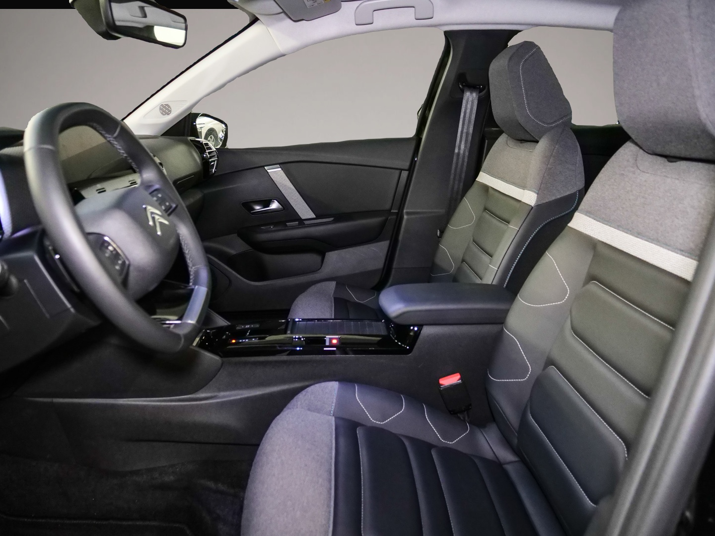 Citroen C4 (11/2023, Benzin)