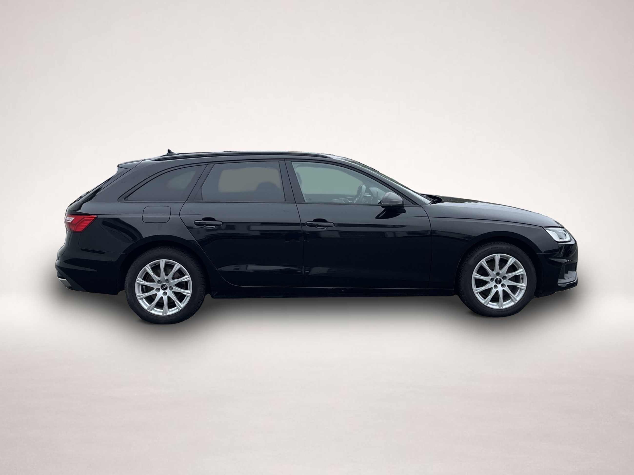 Audi A4 (09/2022, Benzin)