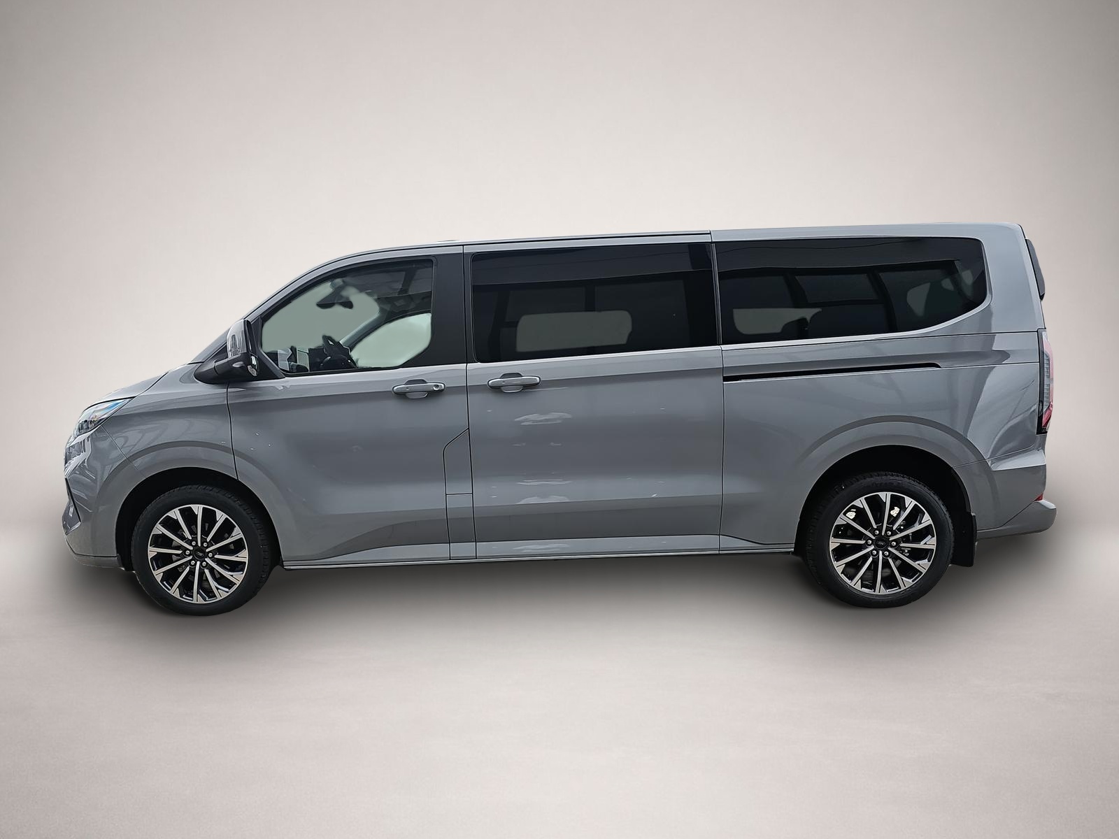 Ford Tourneo Custom (10/2025, Diesel)
