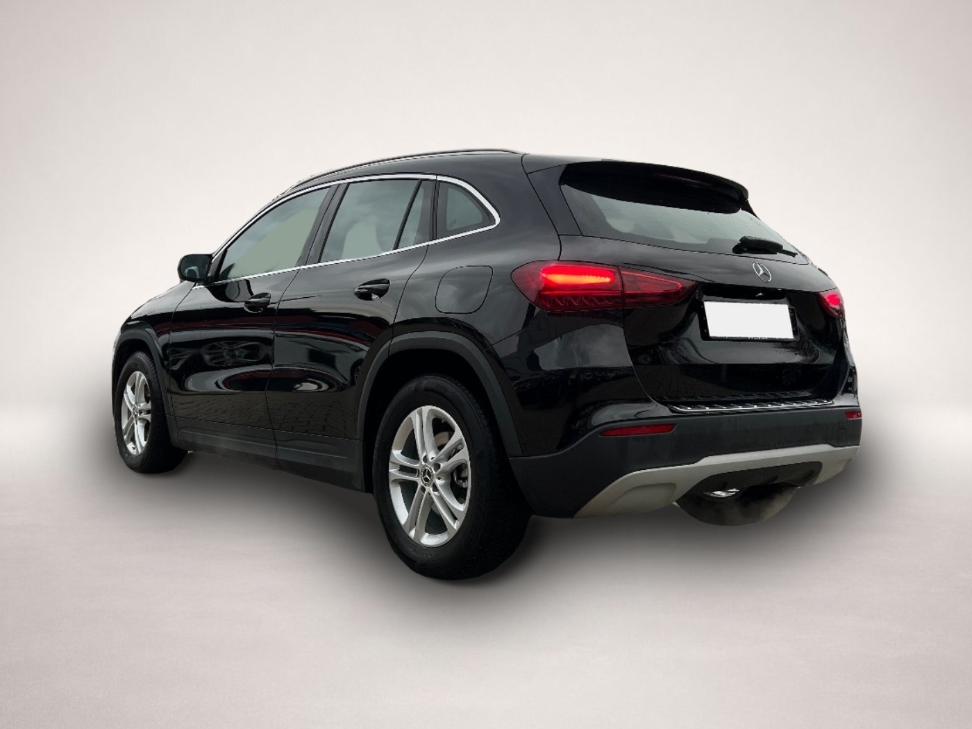 Mercedes-Benz GLA 180 (04/2024, Benzin)