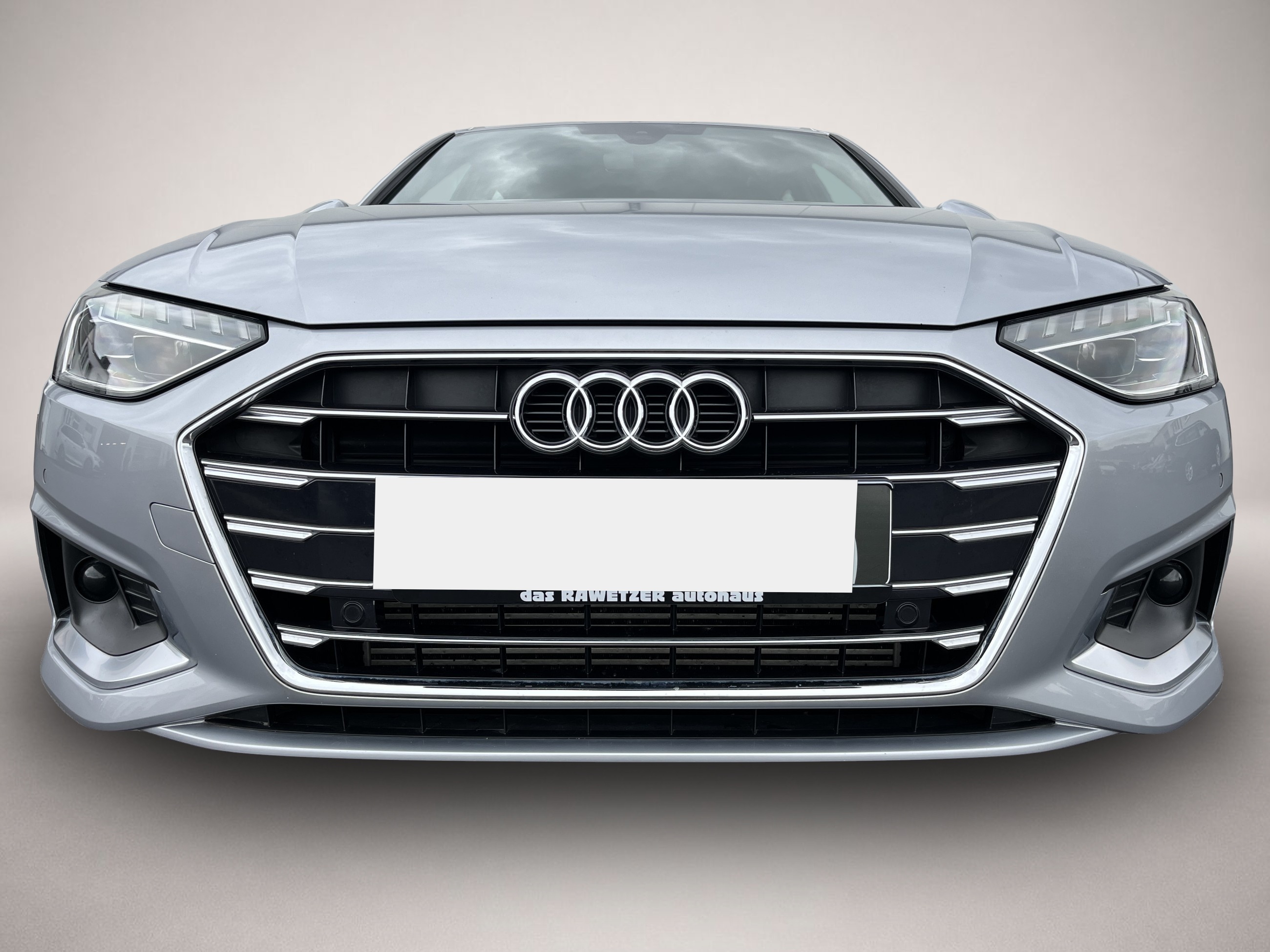 Audi A4 (04/2022, Benzin)