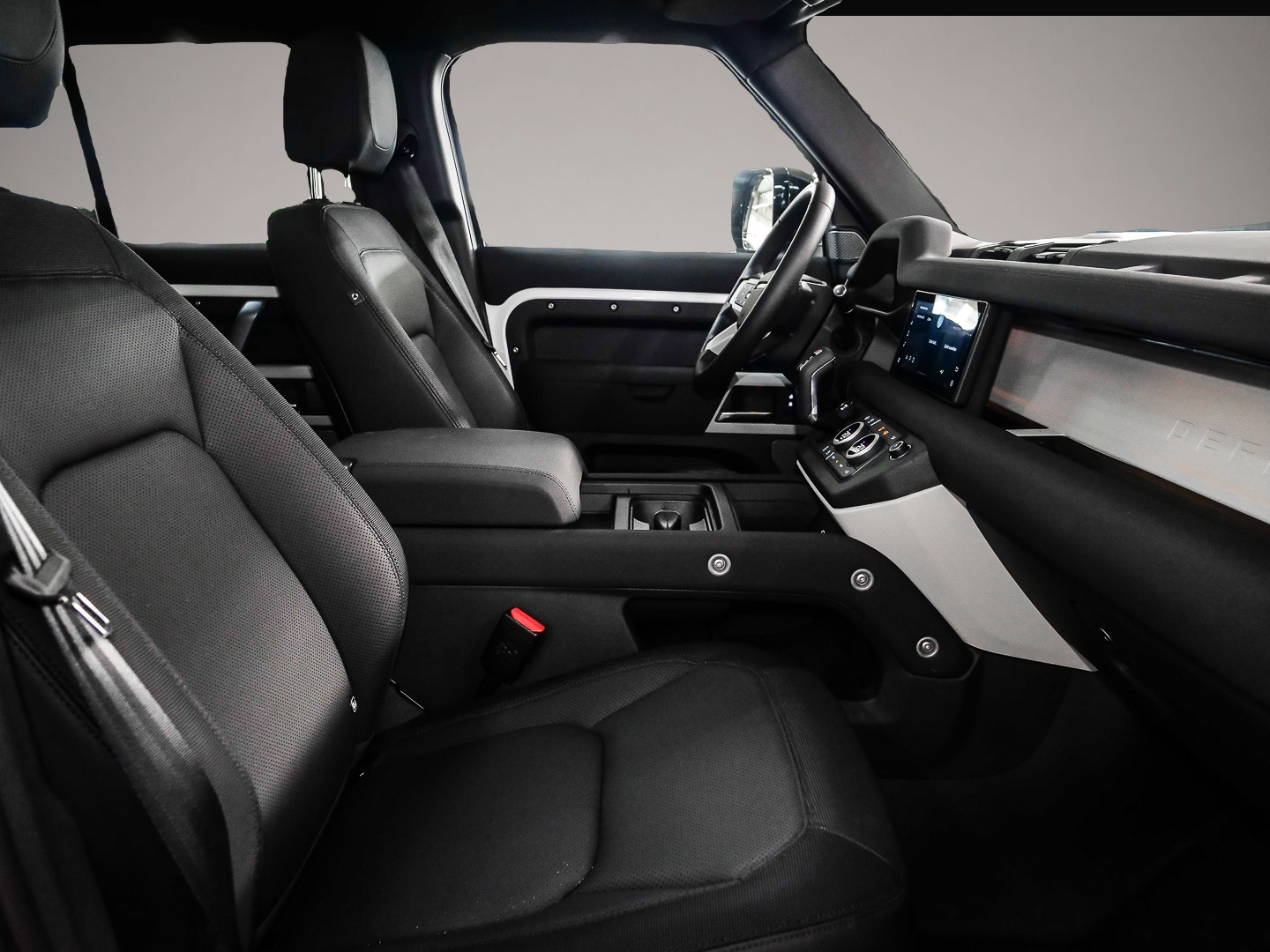 Land-Rover Defender (08/2023, Benzin)